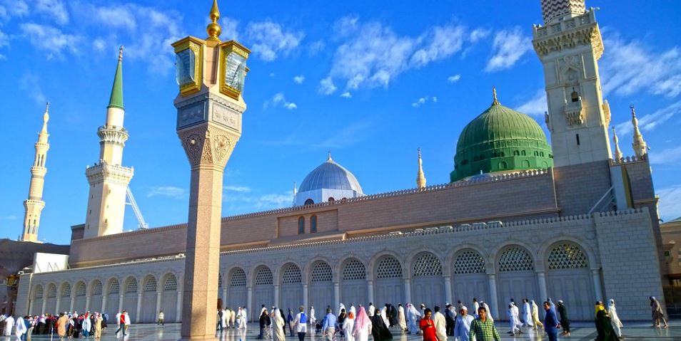 Adab Ketika Berziarah ke Masjid Nabawi atau Makam Rasulullah