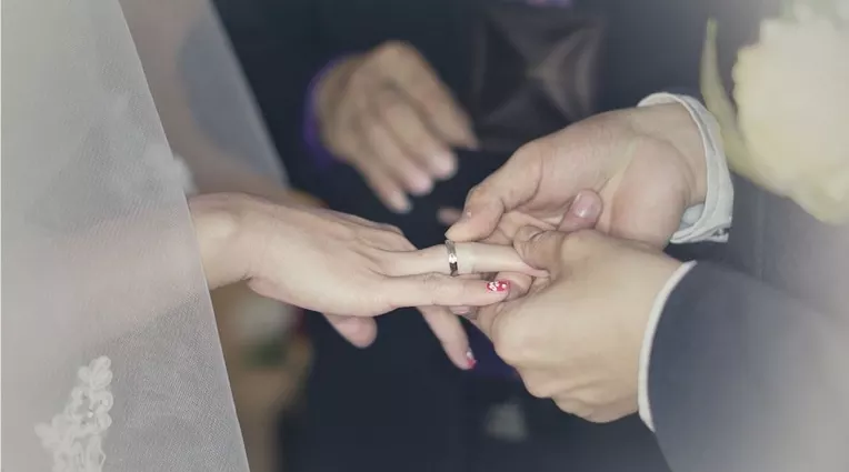 Hukum Menikah atau Pacaran Beda Agama