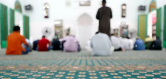 Hukum Melafalkan Niat dalam Shalat