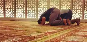 Shalat Tahajud Sambil Duduk, Apakah Boleh?