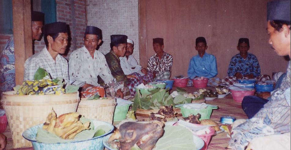 Hukum Memberikan Makanan Orang yang Bertakziah