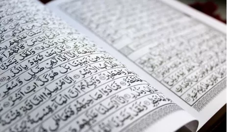 Surat Asy-Syu’ara 214-216: Tafsir, Arab dan Terjemahnya